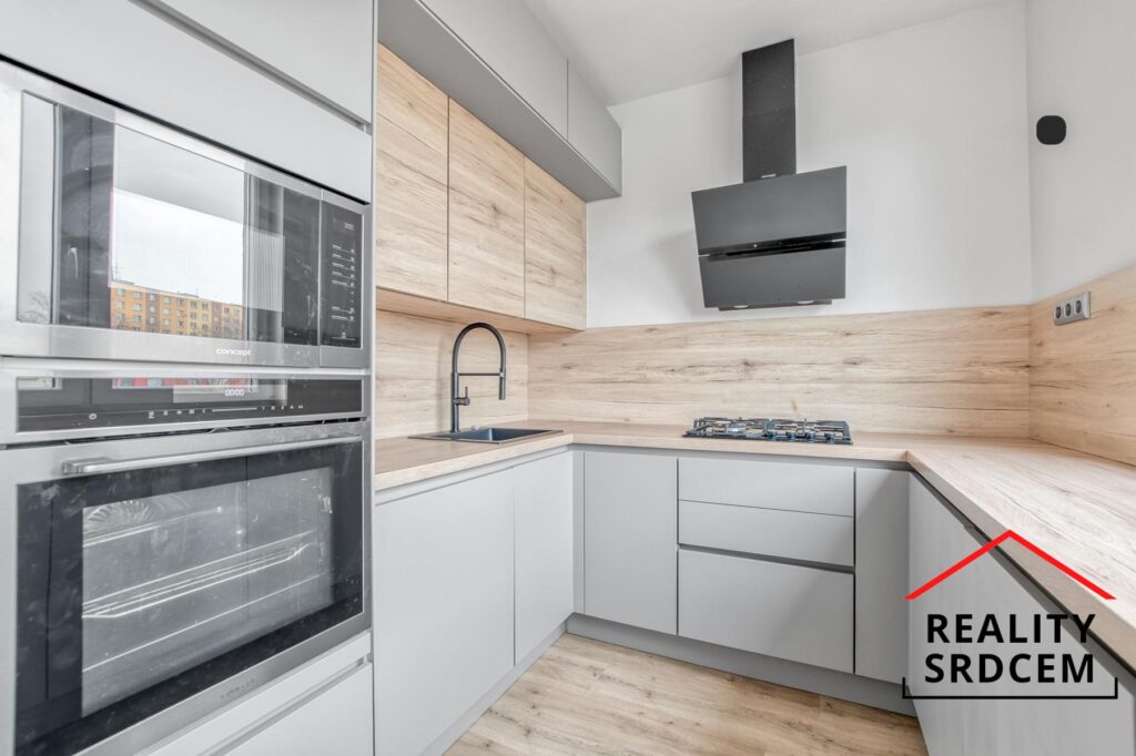 Pronajem-druzs.-bytu-o-velikosti-31lodzie80-m2-na-ul.-Kpt.-Jarose-Orlova-Lutyne