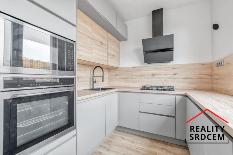 Pronajem-druzs.-bytu-o-velikosti-31lodzie80-m2-na-ul.-Kpt.-Jarose-Orlova-Lutyne