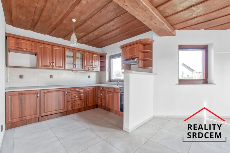 mikita-roman-realitni-makler-lucina-kocurovice-pronajem-rodinny-dum