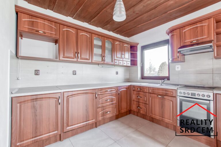 mikita-roman-realitni-makler-lucina-kocurovice-pronajem-rodinny-dum