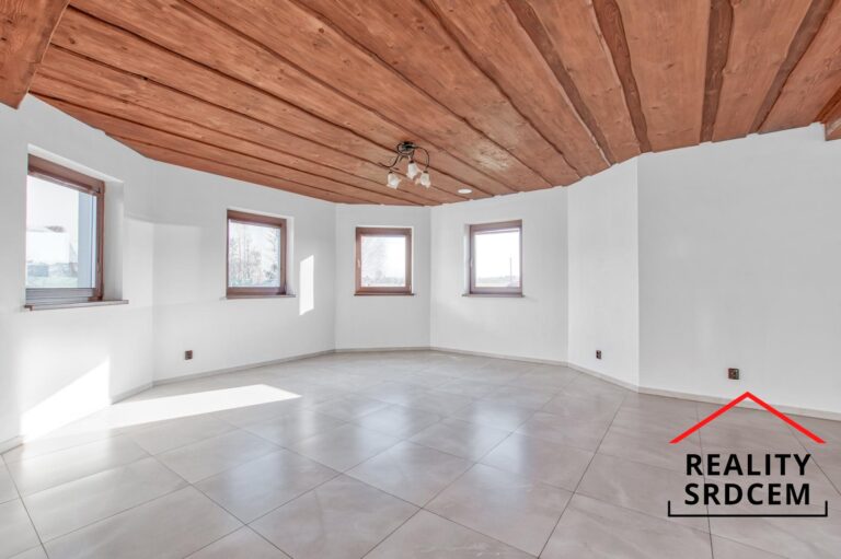 mikita-roman-realitni-makler-lucina-kocurovice-pronajem-rodinny-dum