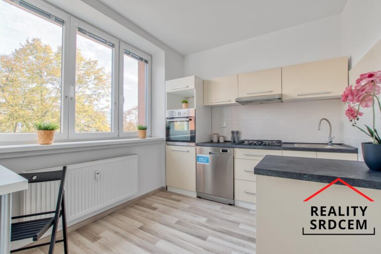 Ing.-Nela-Leskov-Matukov-realitn-maklka-prodej-bytu-21-ul.-T.-Osvobozen-Karvin-20.jp