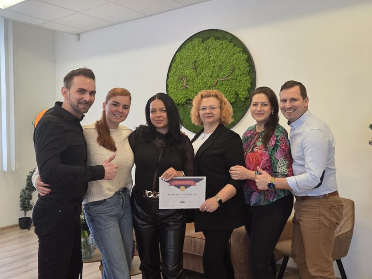 Sledujte nás na sociálních sítích 1