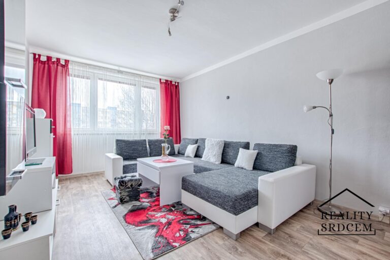 Nela-Lesnakova-Matuskova-realitni-makler-Karvina-Realitni-kancelar-Ostrava-Reality-Frydek-Mistek-Rek