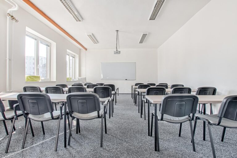 Michal-Lesnak-realitni-makler-Ostrava-Karvina-Havirov-Opava-Frydek-Mistek-flexi-reality-realitni-kan