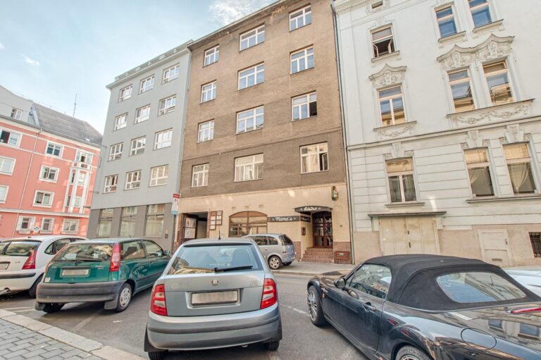 Michal-Lesnak-realitni-makler-Ostrava-Karvina-Havirov-Opava-Frydek-Mistek-flexi-reality-realitni-kan