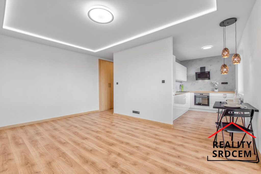 Delame_reality_srdcem_realitni_kancelar_realitni_makler_nela_matuskova_michal_lesnak_prodej_pronajem