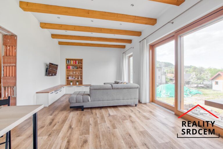 mikita-roman-realitni-makler-lichnov-prodej-rodinny-dum