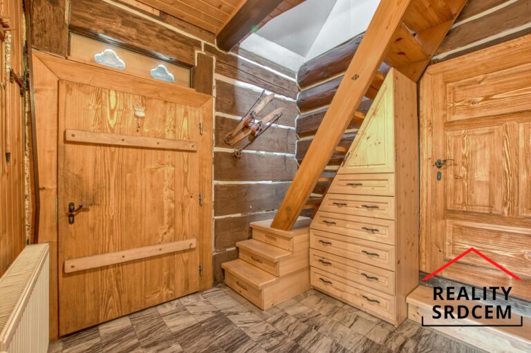 mikita-roman-realitni-makler-metylovice-prodej-roubenka