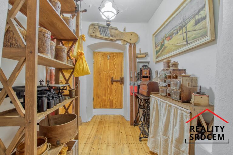 mikita-roman-realitni-makler-metylovice-prodej-roubenka