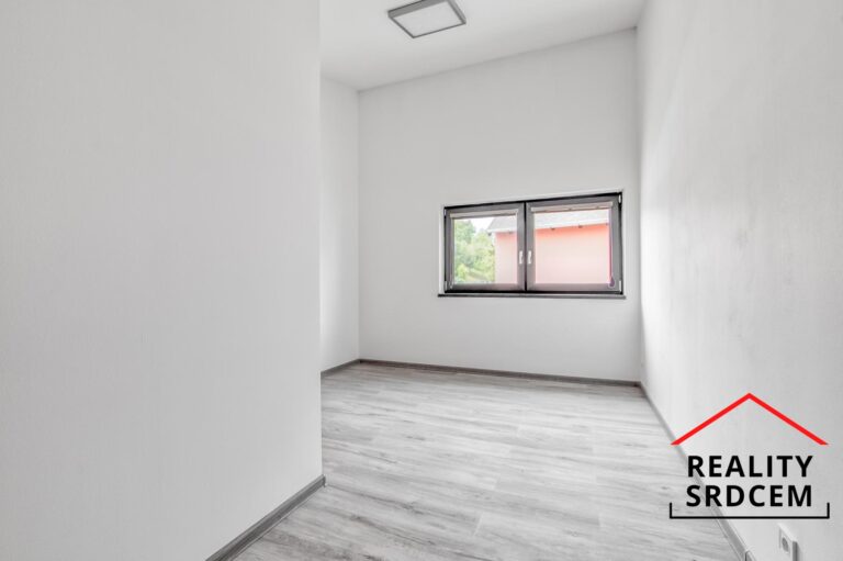 mikita-roman-realitni-makler-slavkov-u-opavy-pronajem-rodinny-dum