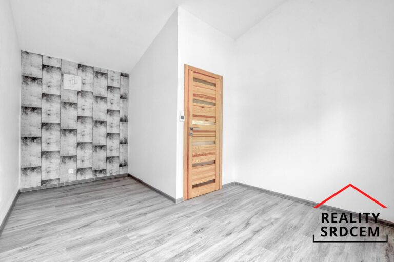 mikita-roman-realitni-makler-slavkov-u-opavy-pronajem-rodinny-dum