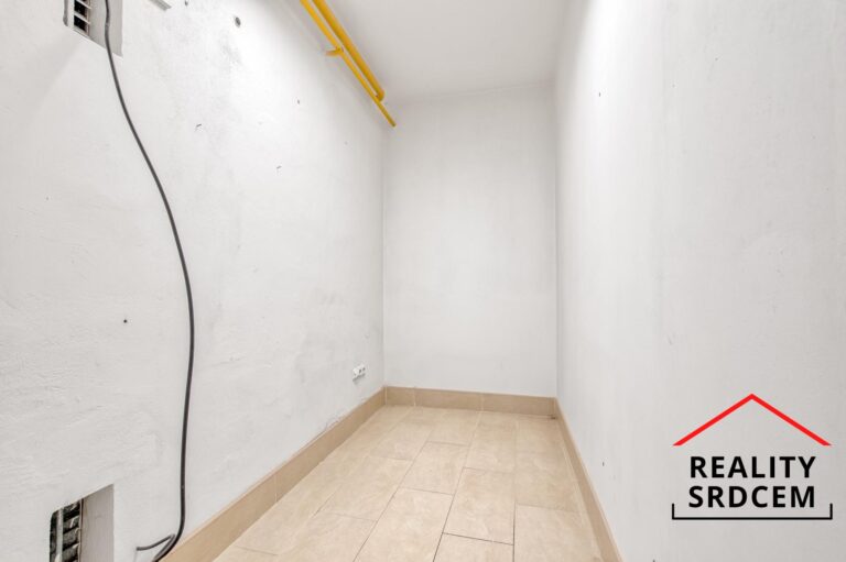 mikita-roman-realitni-makler-frenstat-pod-radhostem-pronajem-komercni-prostory