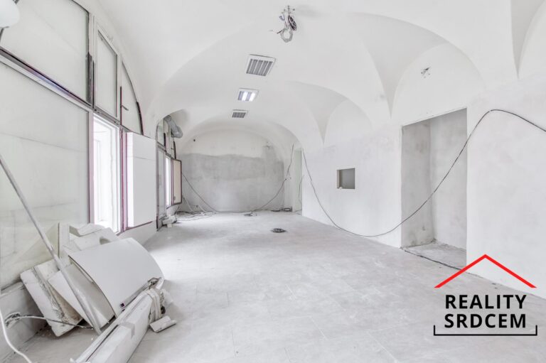 mikita-roman-realitni-makler-frenstat-pod-radhostem-pronajem-komercni-prostory