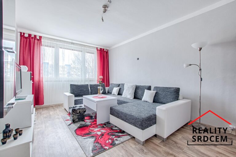 Nela-Lesnakova-Matuskova-realitni-makler-Karvina-Realitni-kancelar-Ostrava-Reality-Frydek-Mistek-Rek