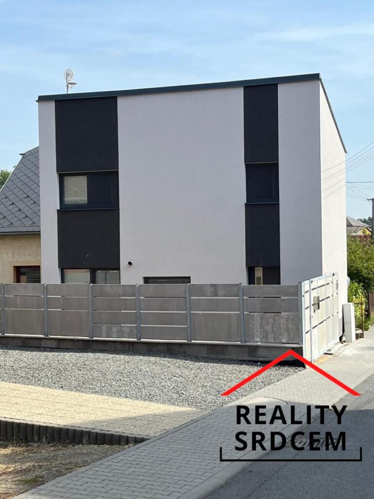 mikita-roman-realitni-makler-slavkov-u-opavy-pronajem-rodinny-dum