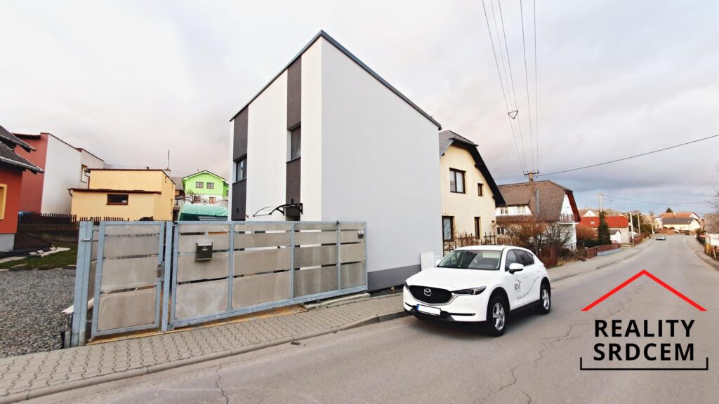 mikita-roman-realitni-makler-slavkov-u-opavy-pronajem-rodinny-dum