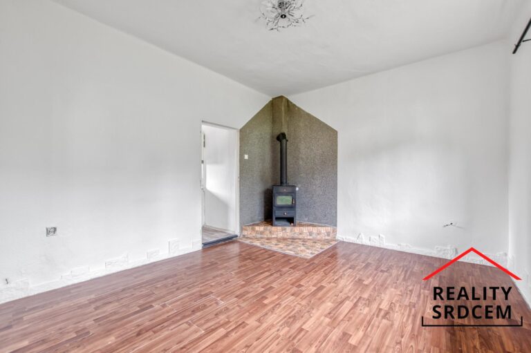 mikita-roman-realitni-makler-zelinkovice-pronajem-rodinny-dum