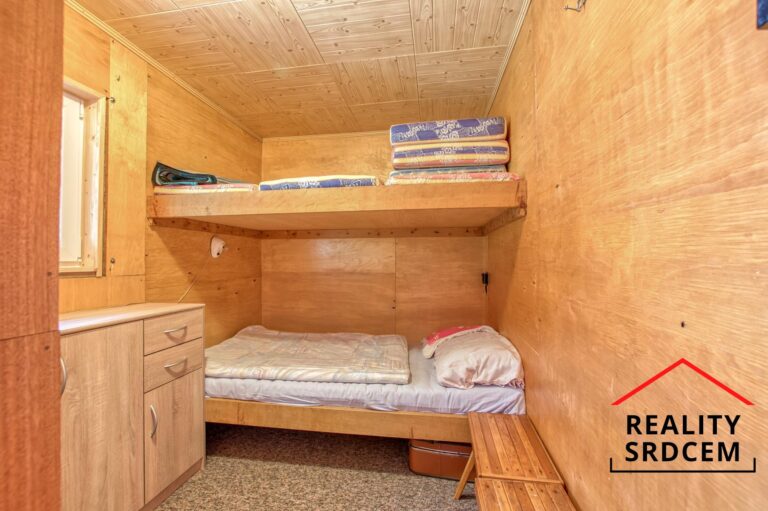 mikita-roman-realitni-makler-straznice-prodej-chata