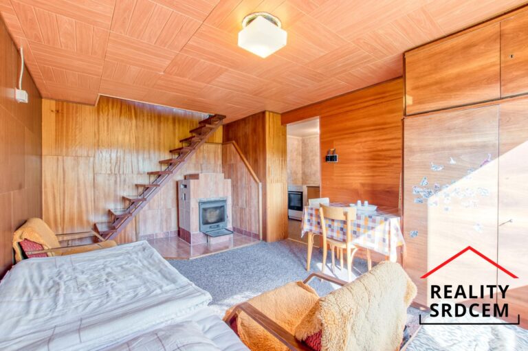 mikita-roman-realitni-makler-straznice-prodej-chata