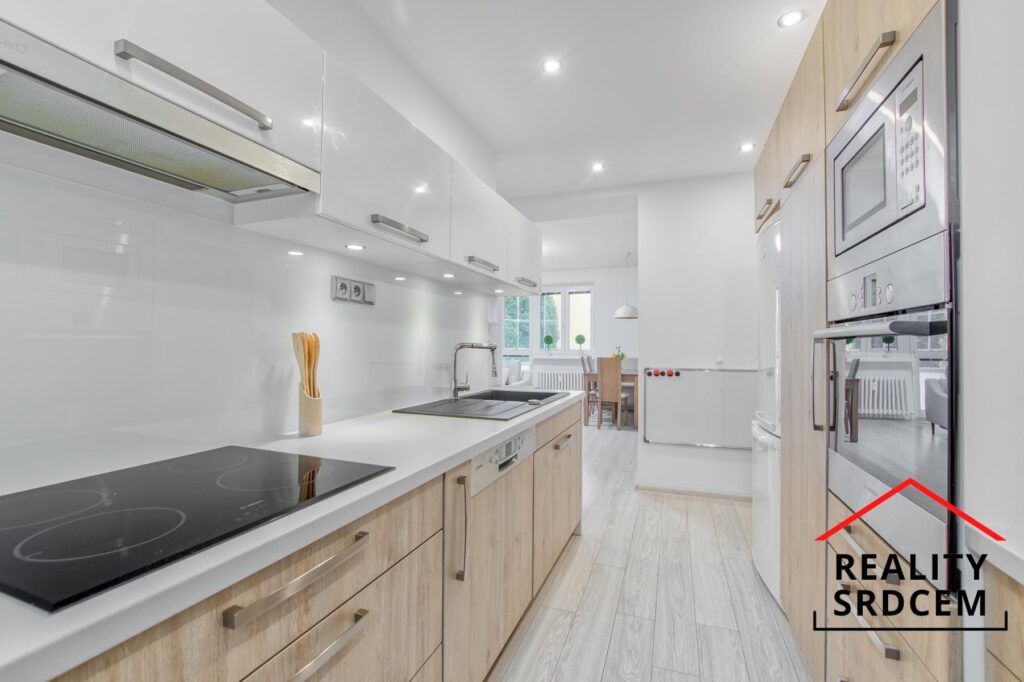 Michal-Lesnak-profesionalni-realitni-makler-prodej-pronajem-sprava-nemovitosti-realitni-kancelar-del