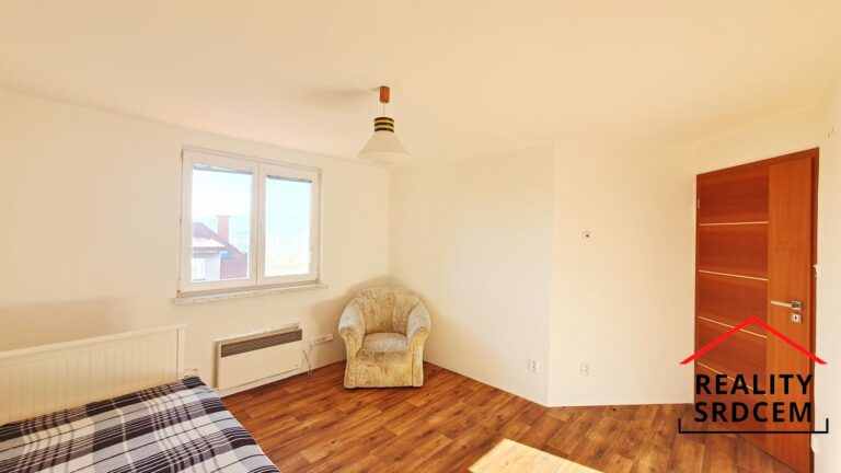 mikita-roman-realitni-makler-frydek-mistek-pronajem-podkrovni-byt