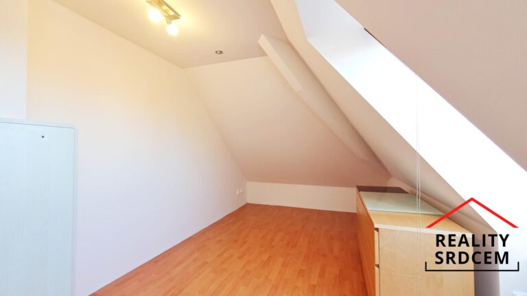 mikita-roman-realitni-makler-frydek-mistek-pronajem-podkrovni-byt