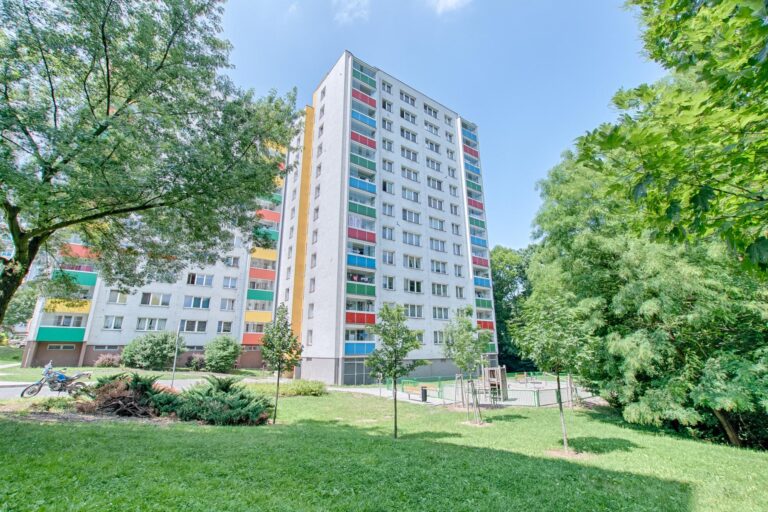 Nela-Leskov-Matukov-realitn-makl-Karvin-Realitn-kancel-Ostrava-Reality-Frdek-Mstek-Rek