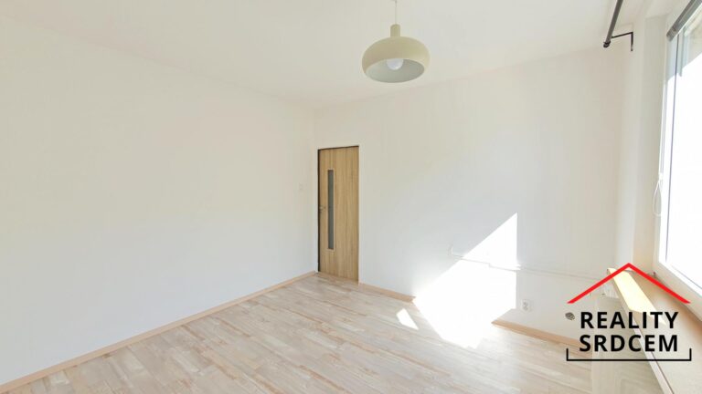 mikita-roman-realitni-makler-karolinka-pronajem-byt