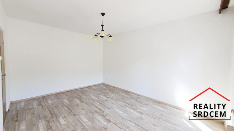 mikita-roman-realitni-makler-karolinka-pronajem-byt