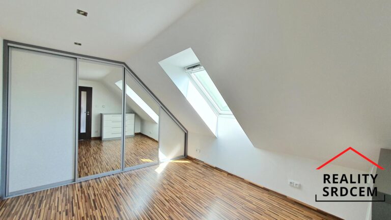 mikita-roman-realitni-makler-frydek-mistek-pronajem-podkrovni-byt
