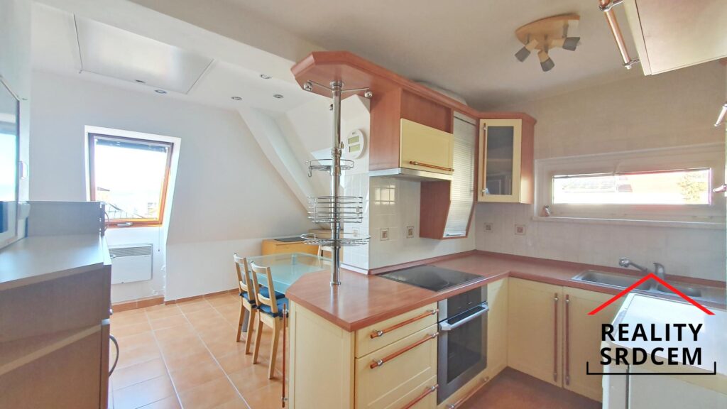 mikita-roman-realitni-makler-frydek-mistek-pronajem-podkrovni-byt