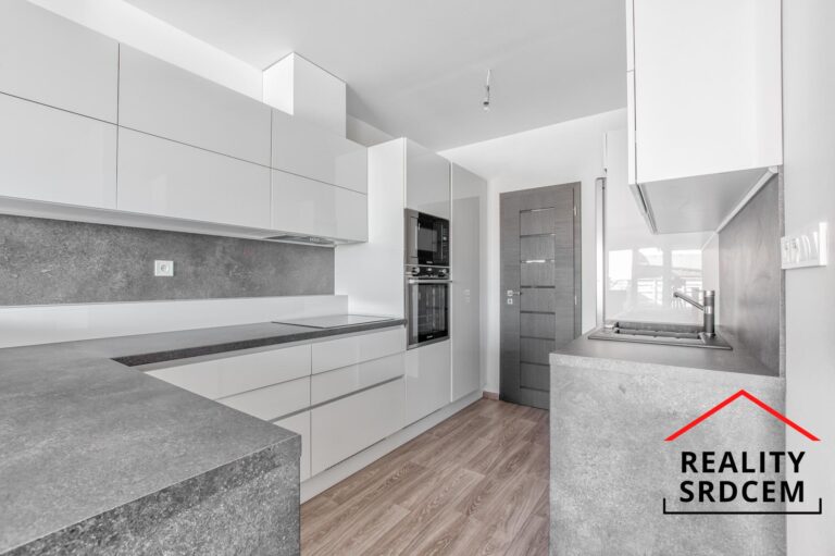 mikita-roman-realitni-makler-sviadnov-frydek-mistek-pronajem-rodinny-dum