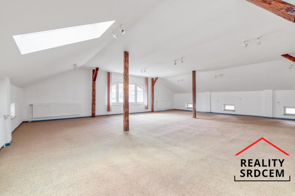 mikita-roman-realitni-makler-trinec-pronajem-nebytove-prostory