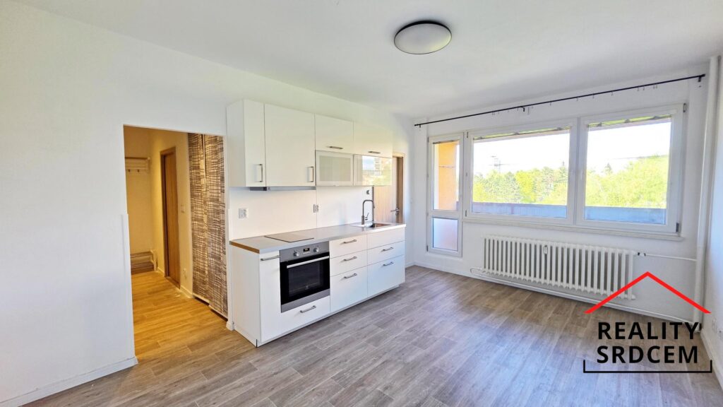 Pronájem zrekonstruovaného bytu 2+kk s komorou a lodžií, 37 m2, ul. Budovatelů, Nový Jičín