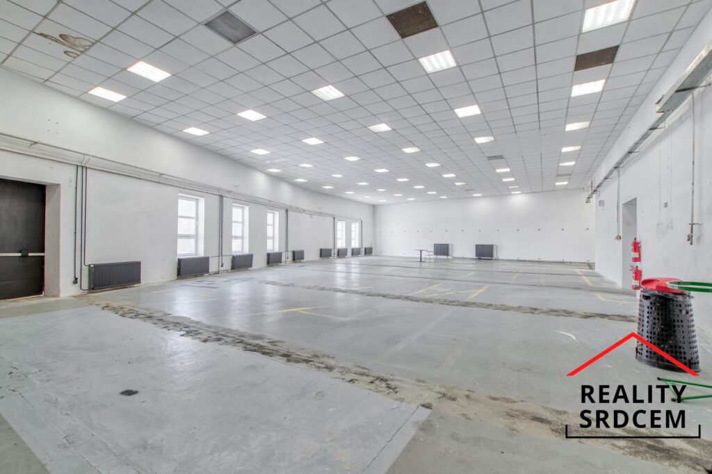 Pronájem skladovacích, výrobních prostor 694 m2 Opava-Předměstí