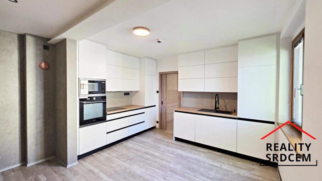 PŘÍPRAVA – Pronájem zrekonstruovaného bytu 2+kk s komorou, 39 m2, ul. Beskydská, Frýdek-Místek