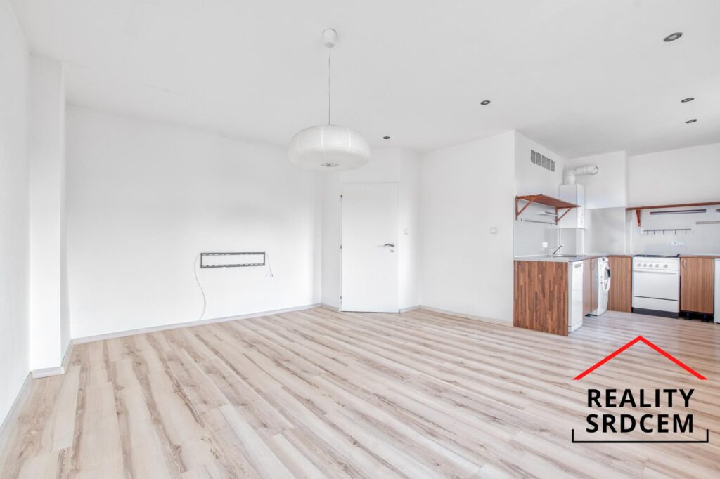 PŘÍPRAVA – Pronájem částečně zařízeného bytu 2+kk se šatnou, 49 m2, ul. Pavlíkova, Frýdek-Místek
