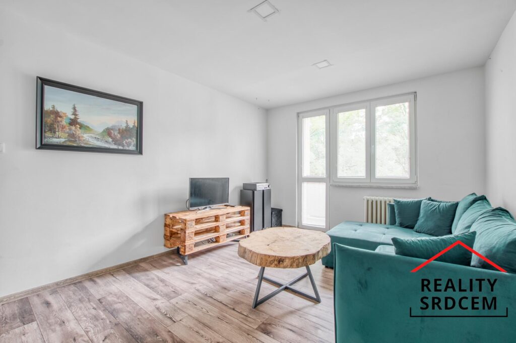 Pronájem zrekonstruovaného a nezařízeného bytu 2+1 s lodžií, 51 m2, ul. Frýdlantská, Frýdek-Místek