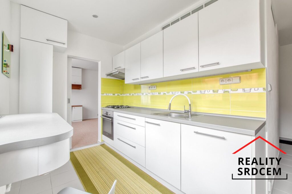 PŘÍPRAVA – Pronájem zrekonstruovaného bytu 3+1 se šatnou a lodžií, 67 m2, ul. J. Božana, F-M