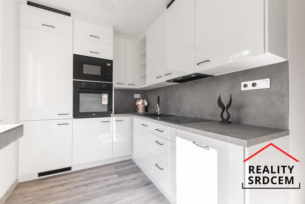 Pronájem moderního bytu 3+1 s lodžií, 56 m2, Božkova-Karviná