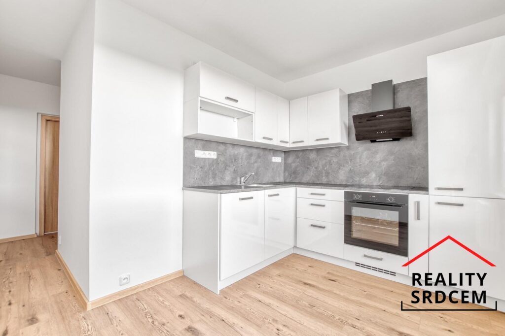 PŘÍPRAVA – Pronájem nově zrekonstruovaného bytu 3+1 s lodžií, 75 m2, ul. Lumírova, Ostrava-Výškovice