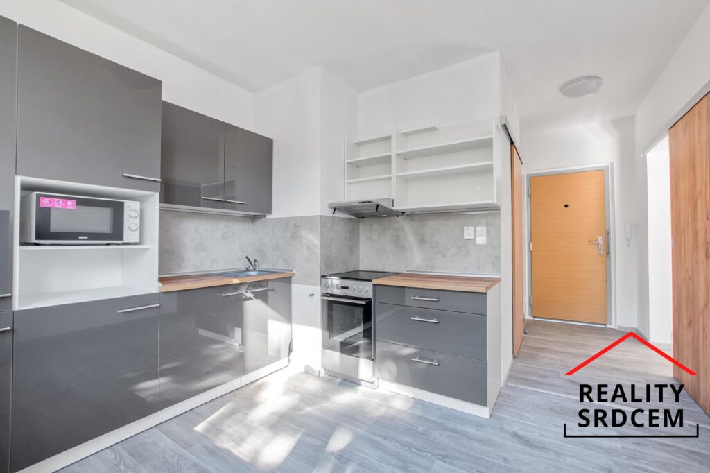 PŘÍPRAVA – Pronájem nově zrekonstruovaného bytu 1+1, 35 m2, ul. Bruzovská, Frýdek-Místek