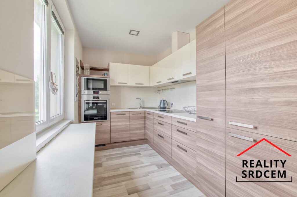 PŘÍPRAVA – Pronájem zařízeného bytu 2+1 se šatnou a balkónem, 62 m2, ul. Na Nábřeží, Havířov-Město