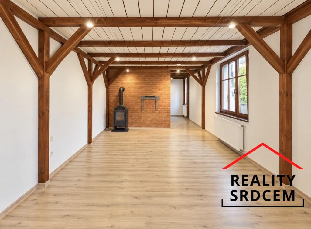 Pronájem podkrovního bytu 3+1 s parkováním, Hrnčířská, centrum Hlučína