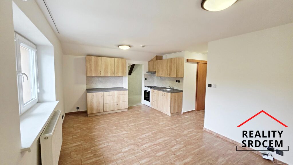 PŘÍPRAVA – Podnájem zrekonstruovaného podkrovního bytu 3+kk s jídelnou, cca 72 m2, ul. Míru, F-M