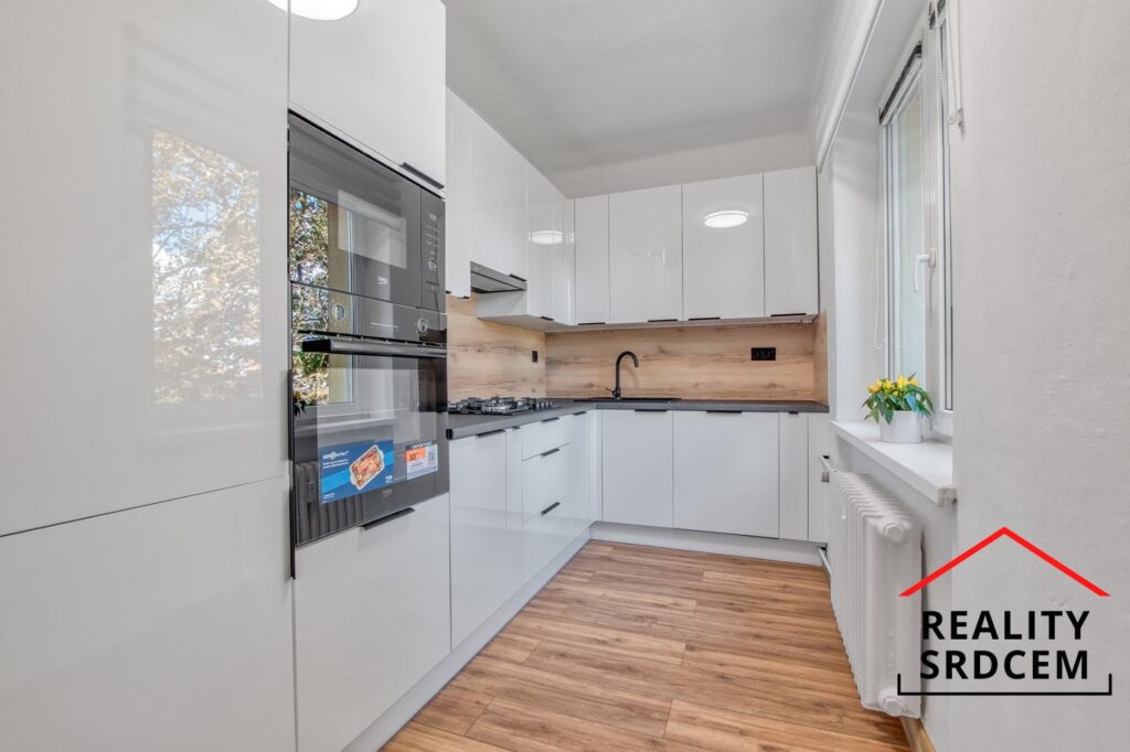 Pronájem bytu v os. vlast. 2+1+lodžie/49m2 na ul. 17. listopadu, Havířov – město