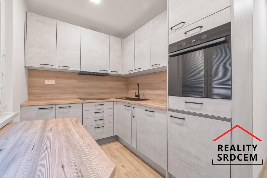 Pronájem nově zrekonstruovaného bytu 3+1 s lodžií, 68 m2, ul. Frýdlantská, Frýdek-Místek